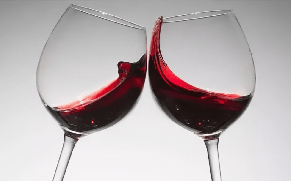 葡萄酒应该怎样搭配酒杯？
